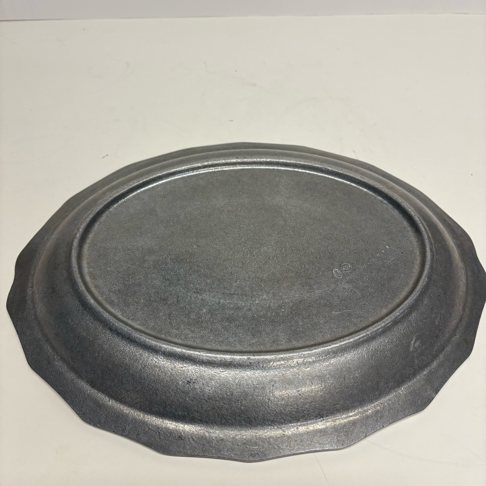 Vintage Wilton Co oval pewter platter 12” scalloped edges - Picture 6 of 10